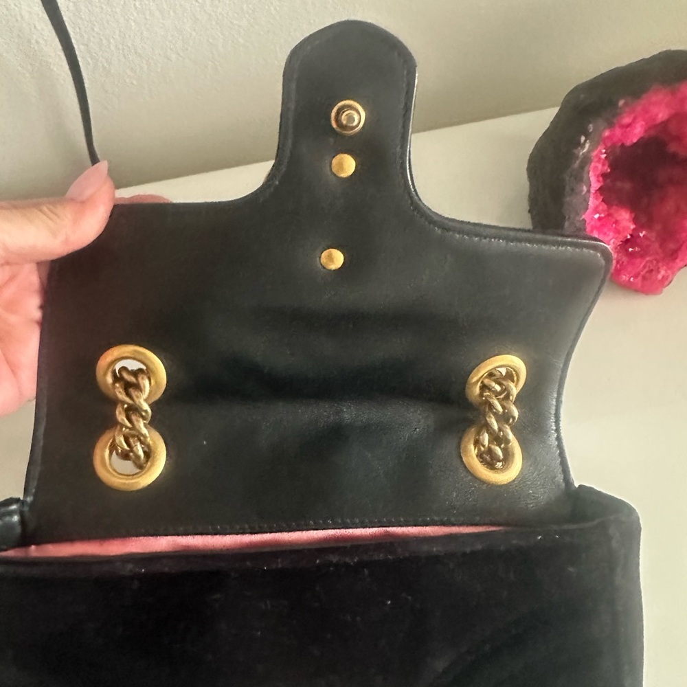 Gucci Black Quilted Velvet Shoulder Bag with Gold Hardware . Texture - velvet. - Picture 4 of 11
